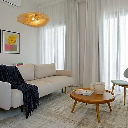 Hotel Liv & Co 4*
