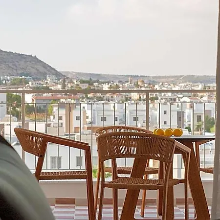 Liv & Co لارنكا