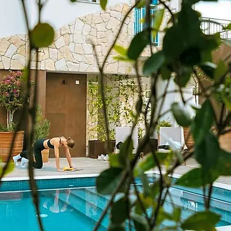 Liv & Co 4* Larnaca
