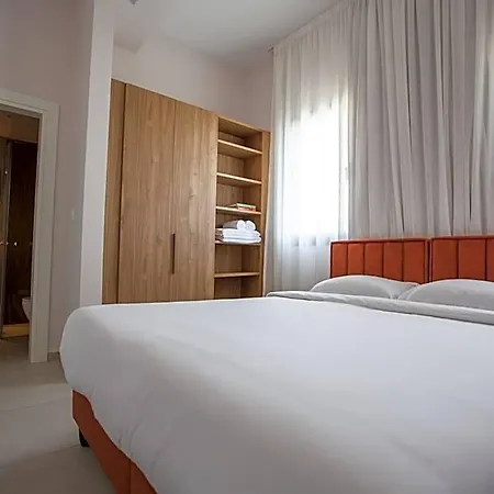 Liv & Co 4* Larnaca